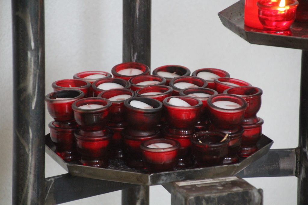 Teelich-Kerzen des Wunschbuches Kirche St. Josef Wahlen